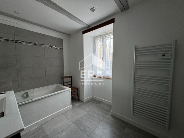 Maison en pierre rénovée à St Gelais