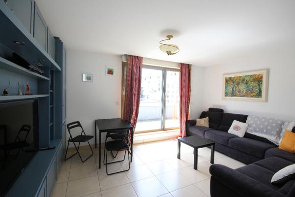 Nantes Centre-ville- T3 meublé avec 2 places de parking avec terrasse