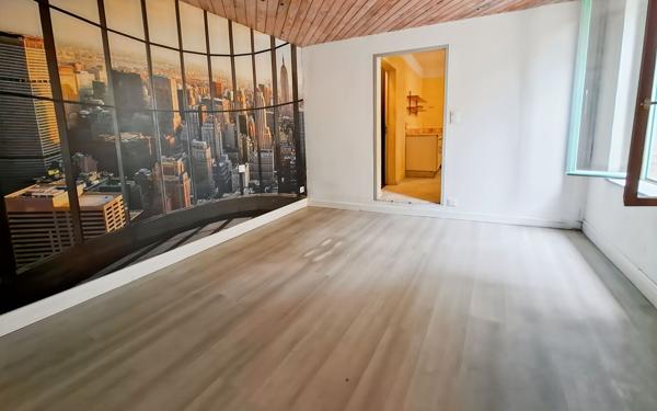 Maison à vendre    5 pièces •  Pompignan