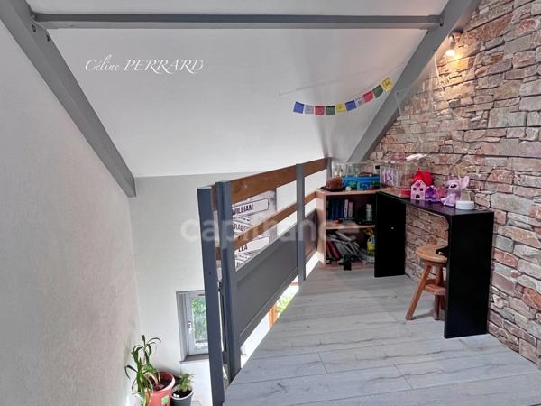 Maison SCIEZ (74), Maison 4 chambres avec piscine et vue lac - sous-sol, double garage, terrain, calme. Un cadre de vie très agréable !