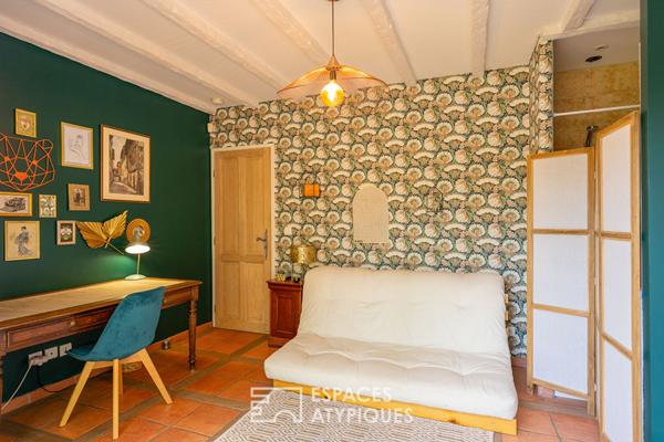 Maison de caractère, rivière en toile de fond