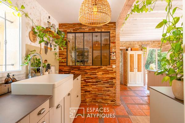 Maison de caractère, rivière en toile de fond