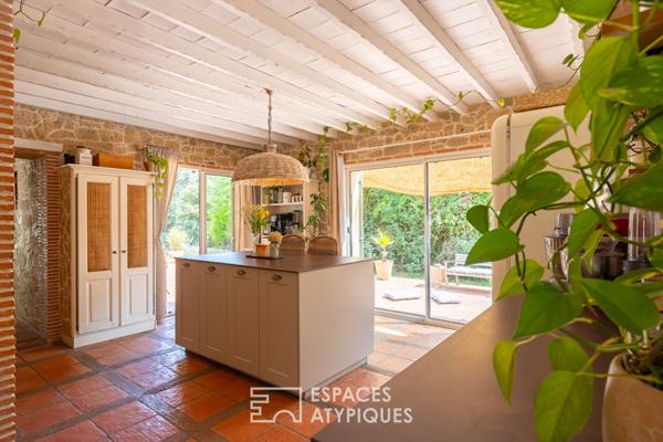 Maison de caractère, rivière en toile de fond