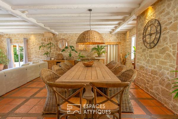 Maison de caractère, rivière en toile de fond