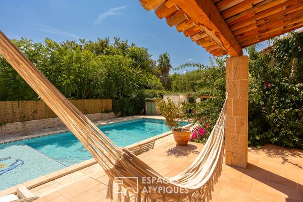 Maison de caractère, rivière en toile de fond