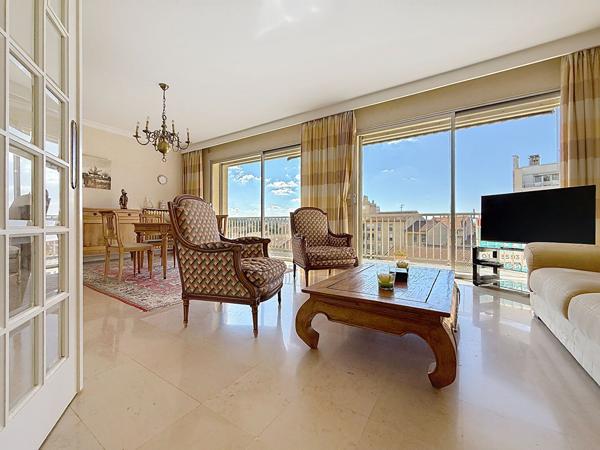 FAVENTINES -Magnifique appartement  très lumineux 120 m² balcon et stationnement