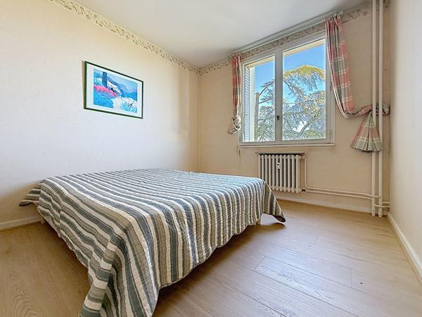FAVENTINES -Magnifique appartement  très lumineux 120 m² balcon et stationnement