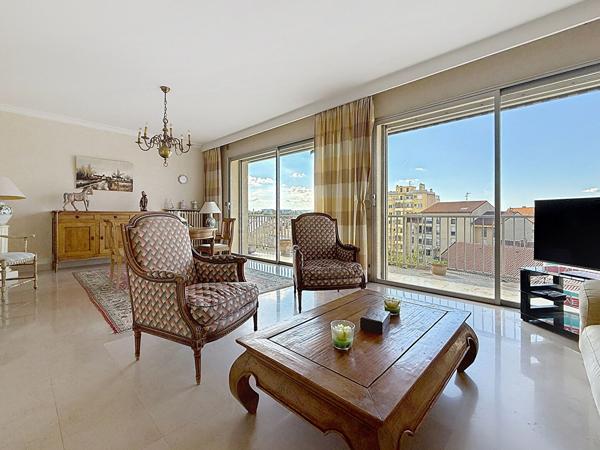 FAVENTINES -Magnifique appartement  très lumineux 120 m² balcon et stationnement