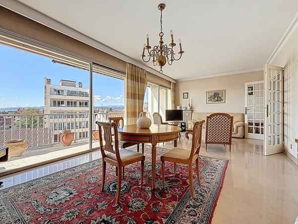 FAVENTINES -Magnifique appartement  très lumineux 120 m² balcon et stationnement