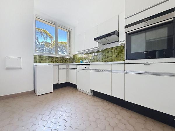FAVENTINES -Magnifique appartement  très lumineux 120 m² balcon et stationnement