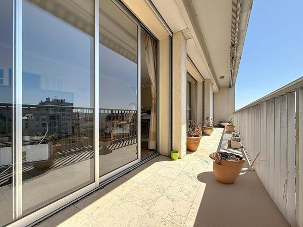 FAVENTINES -Magnifique appartement  très lumineux 120 m² balcon et stationnement