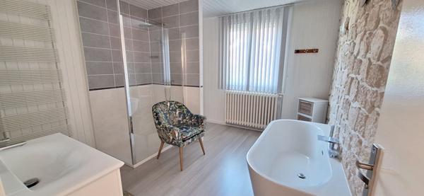 Maison  bien rénovée  à vendre à Arinthod  , parfait etat