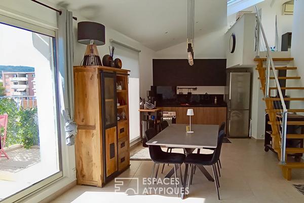 Appartement meublé avec terrasse et garage – dernier étage en centre-ville