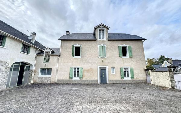 Maison à vendre    10 pièces •  Bénéjacq