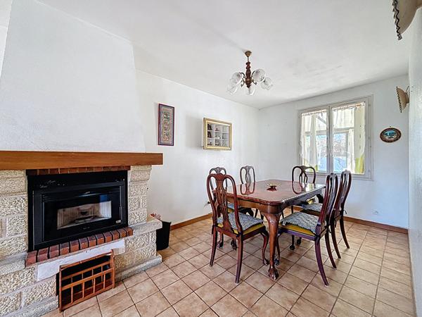 Maison familiale, 4 chambres, plain-pied, garage, véranda, proche commodités et mer - Locmiquélic.