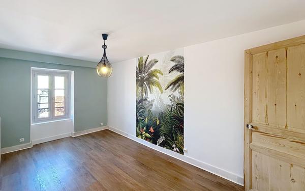 Appartement à louer    6 pièces •  Pau