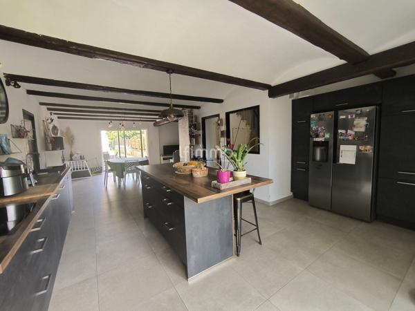 Propriété de caractère avec piscine et gîtes et garage