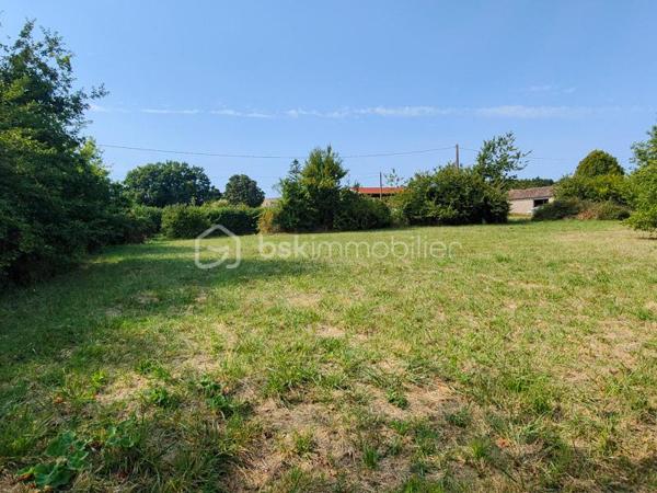 Terrain de 2 105 m²