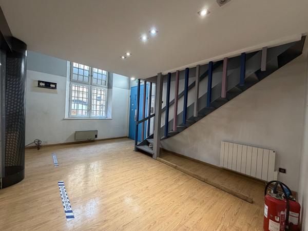 AIX EN PROVENCE -  A LOUER - LOCAL PROFFESIONNEL / COMMERCIAL - 262.80