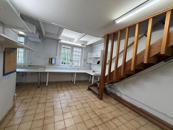AIX EN PROVENCE -  A LOUER - LOCAL PROFFESIONNEL / COMMERCIAL - 262.80