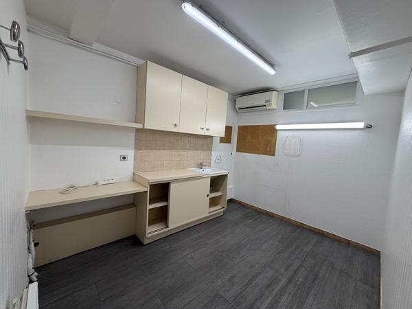 AIX EN PROVENCE -  A LOUER - LOCAL PROFFESIONNEL / COMMERCIAL - 262.80