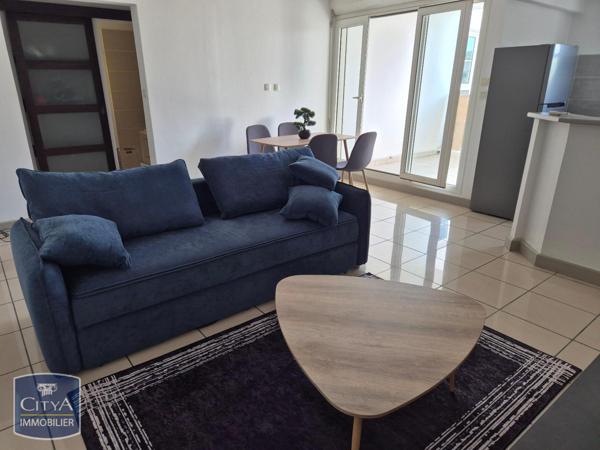 Appartement à louer 2 pièces 50.07m² Saint-Paul (97434)