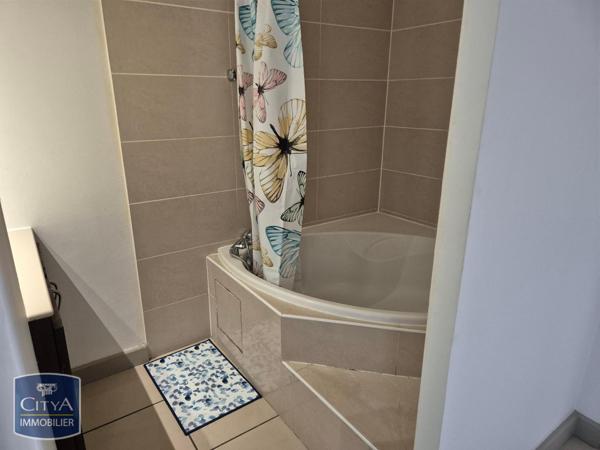 Appartement à louer 2 pièces 50.07m² Saint-Paul (97434)