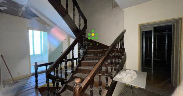 Maison
         8 pièces
        - 350 m² Exclusivité 129 000 € *