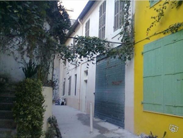 Appartement à louer    1 pièce •  Marseille 6