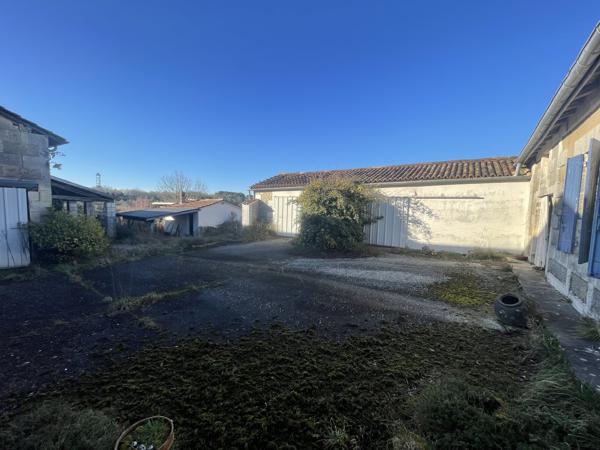 Maison à vendre à Montlieu-la-Garde (17210) - Charente-Maritime