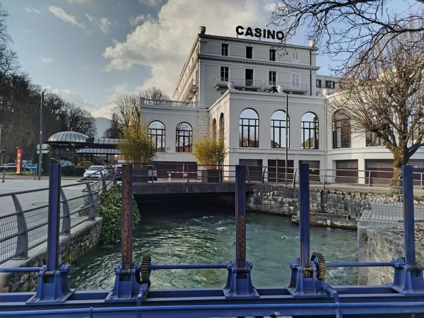 Commerce à vendre à Divonne-les-Bains (01220) - Ain
