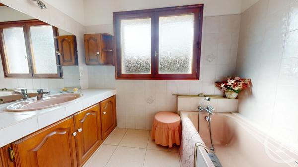 Maison à vendre  5 pièces - 150,61 m 2   BIARRITZ  - 64