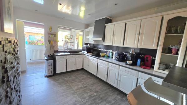 Agréable maison avec jardin et 2 garages