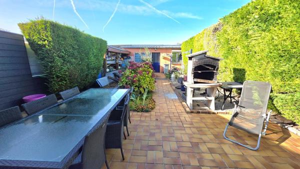 Agréable maison avec jardin et 2 garages