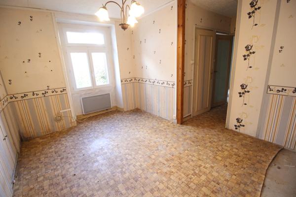 À Brunoy, dans un secteur agréable, découvrez cette maison pleine de potentiel d’environ 48 m², édifiée sur un