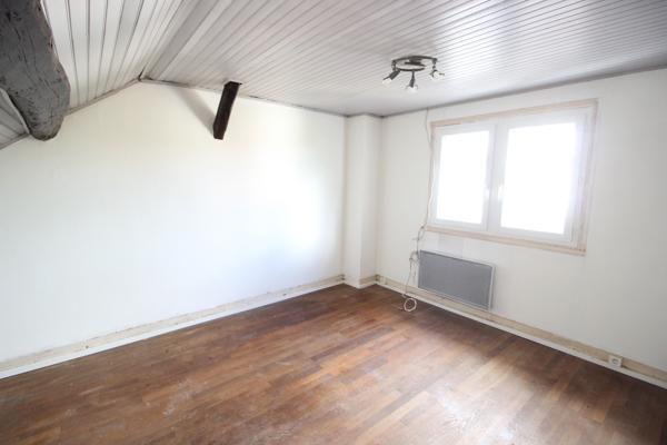 À Brunoy, dans un secteur agréable, découvrez cette maison pleine de potentiel d’environ 48 m², édifiée sur un