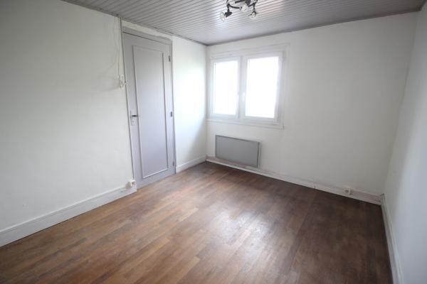 À Brunoy, dans un secteur agréable, découvrez cette maison pleine de potentiel d’environ 48 m², édifiée sur un