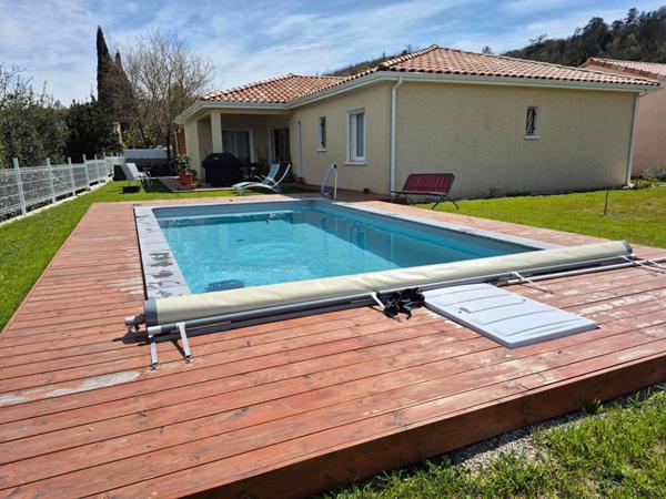 31240- REVEL- Maison de plain pied de 5 pièces principales- 130 m² environ. Carport pour 2 voitures. Piscine