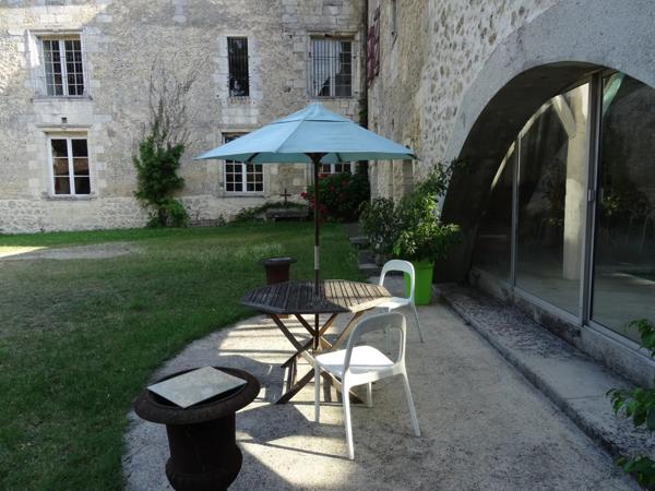 Historique château du 16ème siècle d’environ 750 m² – à 8 km de Bordeaux centre