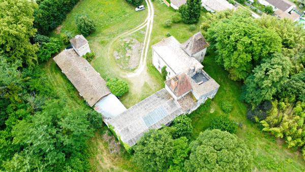 Historique château du 16ème siècle d’environ 750 m² – à 8 km de Bordeaux centre