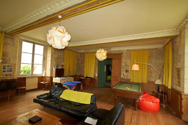 Historique château du 16ème siècle d’environ 750 m² – à 8 km de Bordeaux centre