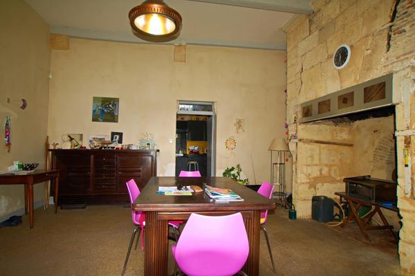 Historique château du 16ème siècle d’environ 750 m² – à 8 km de Bordeaux centre