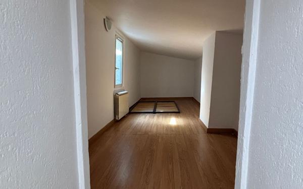 Appartement à louer    4 pièces • 58,70 m2 Creil