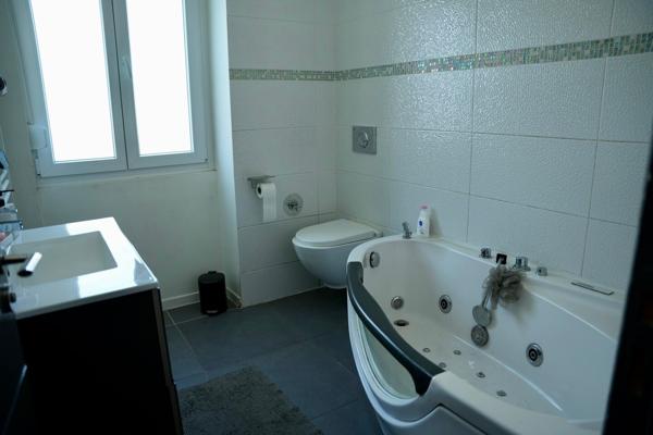 Maison de 103 m2 + salon de coiffure de 33 m2 à Mulhouse 245 000 € H.A.I.*