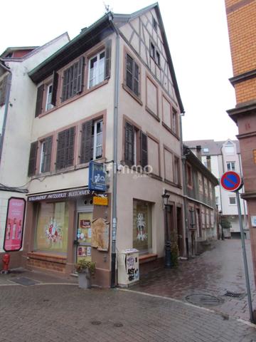 Immeuble à rénover avec un local commercial