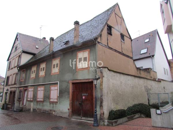 Immeuble à rénover avec un local commercial
