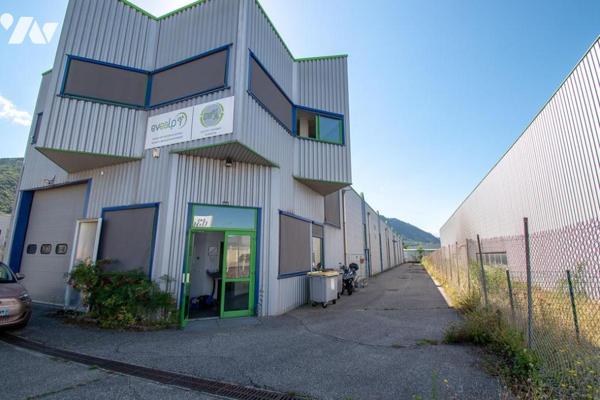 ENTREPOT-ATELIER ET BUREAUX
