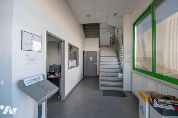 ENTREPOT-ATELIER ET BUREAUX