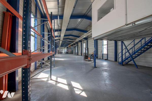 ENTREPOT-ATELIER ET BUREAUX