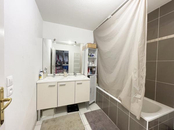 Pour investisseur, Revenu locatif annuel : 12 444 € _ Maison contemporaine T4 de 93 m²